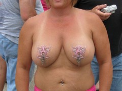 The horny bbw lets the car mechanic take her home and drill her pussy with long thrusts