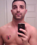 Gorgeous muscular hunk posing nude on cam