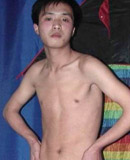 Amateur dude poses naked