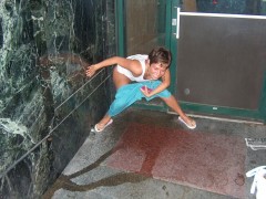 A dude watering her thirstyt mouth with his tasty urine
