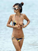 Gorgeous kate hudson shows us how to lose her clothes in 10 ways
