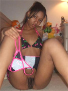 Black teens shows their body and the titties