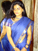 Indian bade shows her tits