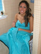 See a yummy skinny lass do the pee-pee alfresco
