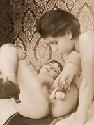 Some sensual vintage babes showing their big curvy asses